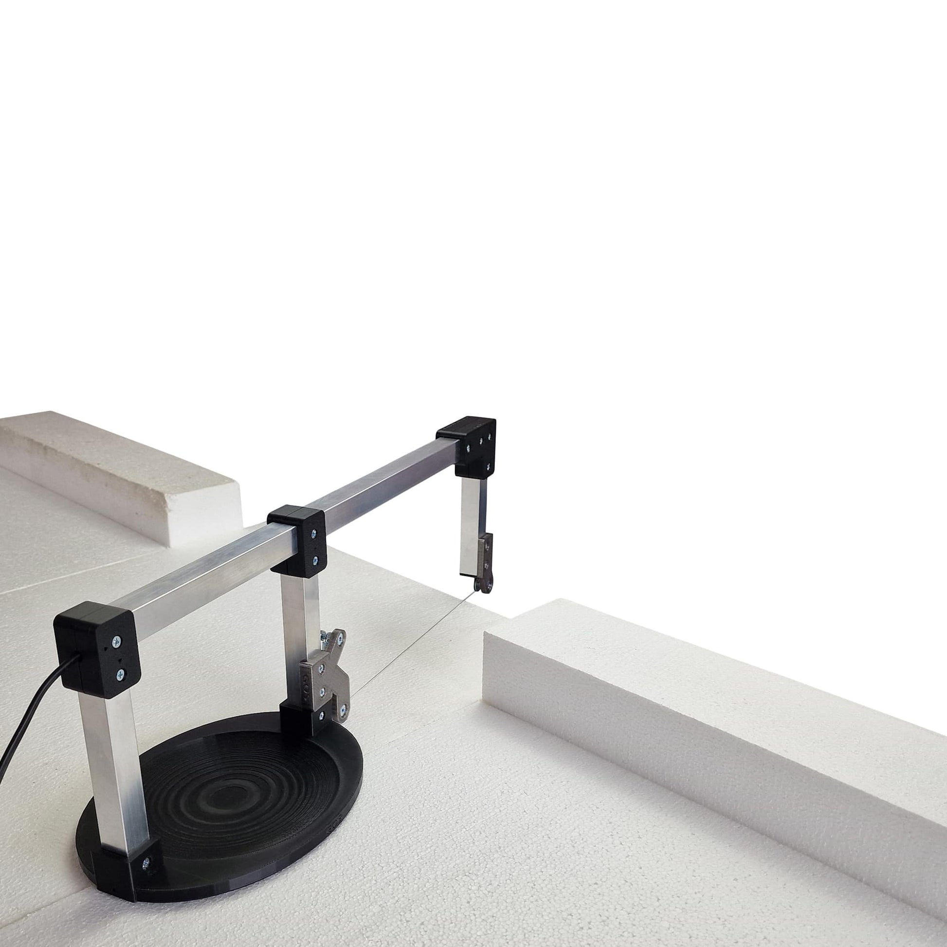 Aparat pentru tăiat polistiren cu placă specială pentru colțuri :: taiatpolistiren.ro